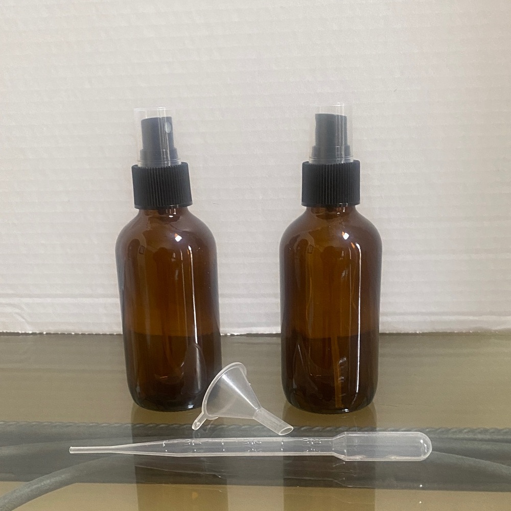 NWT set of 2x 4oz Amber Glass Spray Bottles with Funnel and Dropper